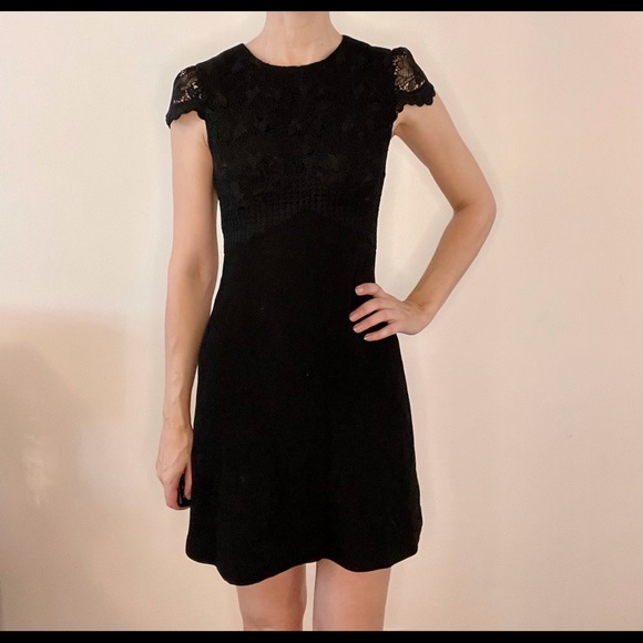Club Monaco Black dress with lace capped sleeves - Picture 3 of 8